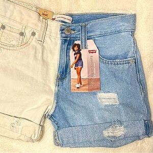 NWT Levi’s Girlfriend Shorts